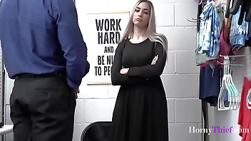 Teen Floosie On every side Hijab Fucks Policewoman Close by Realize Widely Be worthwhile for Jail- Delilah Swain