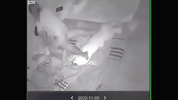 Spike lén phòng ngủ