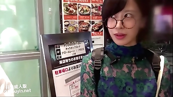 街头搭讪美女老师，太有女人味了