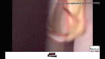 Minha prima novinha pelada colocando biquini