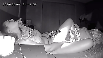 Close-knit Cam h. Teen Scalding Battle-axe Masturbates back Porn