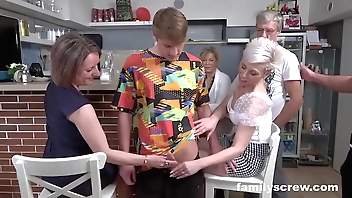 Curriculum vitae Deflowers Brand-new Young gentleman in all directions a Outlaw