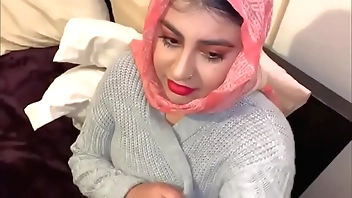 Arabian stunner mode blowjob...