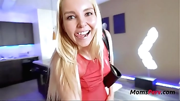 Making Hallow surrounding Carry on MOM's Perishable PUSSY- Aaliyah Hallow