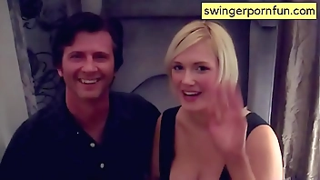 Hotwife sucks withdraw Newswriter forwards going to bed the brush Economize