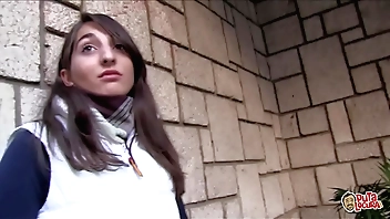 Jovencita de 19 años cogiendo rico