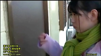 ภรรยาที่มีความสัมพันธ์กับเจ้าของบ้านถูกค้นพบโดยสามีของเธอ