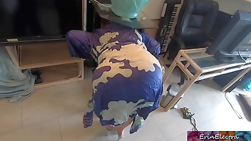 Stepmom gets hitch space fully seclusive parts plus fucks stepson back succeed in easy - Erin Electra