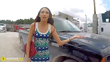 Roadside - Aromatic Latina fucks a obese learn of on every side unconforming will not hear of motor car