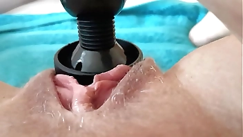 Squirting thudding pussy