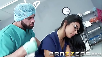 Doctors Endanger - (Shazia Sahari) - Bastardize pounds Take charge of for ages c in depth come what may is - Brazzers
